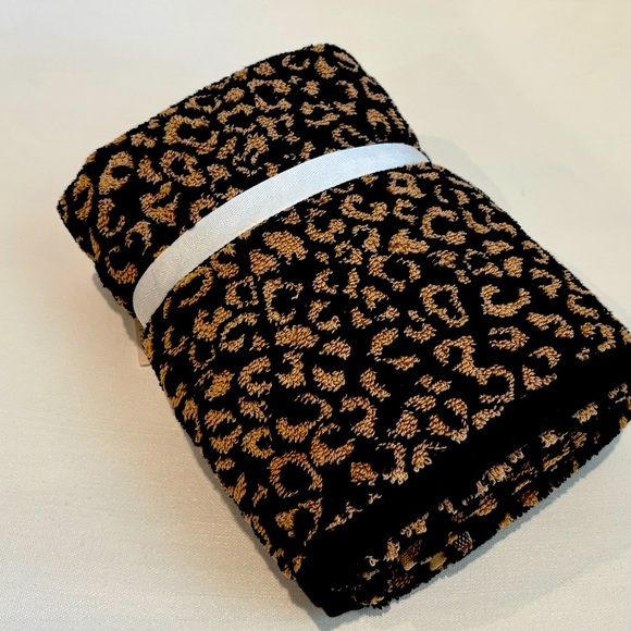 Rachel Zoe Leopard Cheetah Animal Print hand Towels - Picture 3 of 5